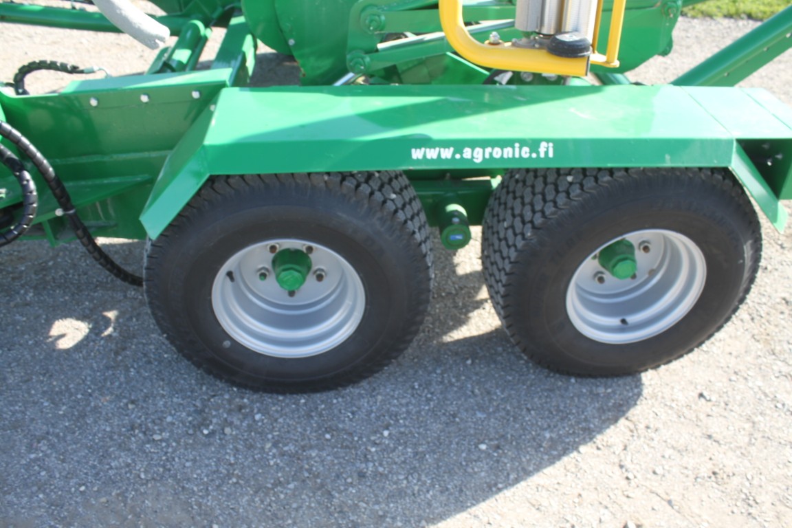 Agronic bale wrapper- automatic with twin satellite dispensers....new - Image 19