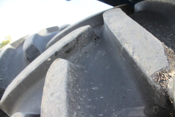 New Holland 9480 4wd tractor, synchro, 520/85R42, 4 sets of remotes - Image 11