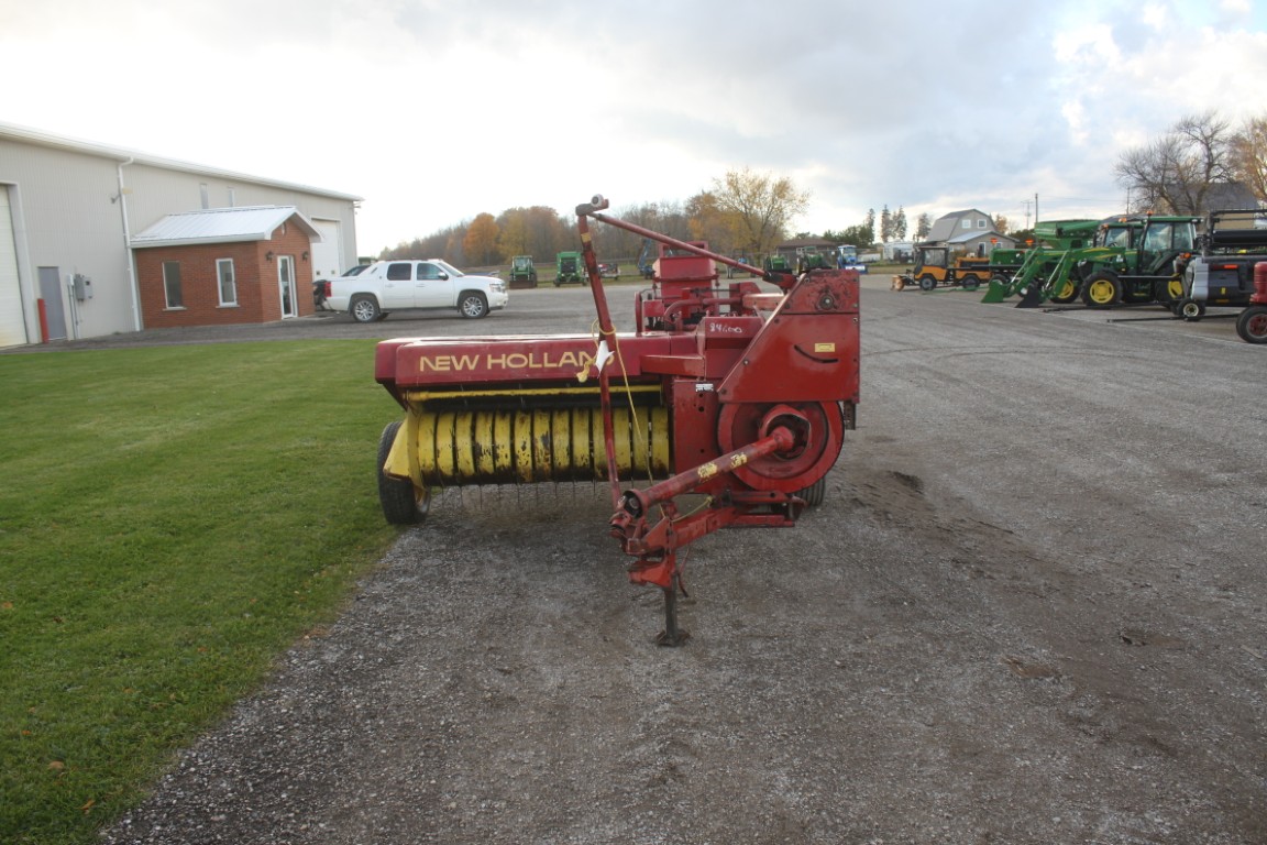 New Holland 273 small square baler, thrower, made in the USA - Image 3