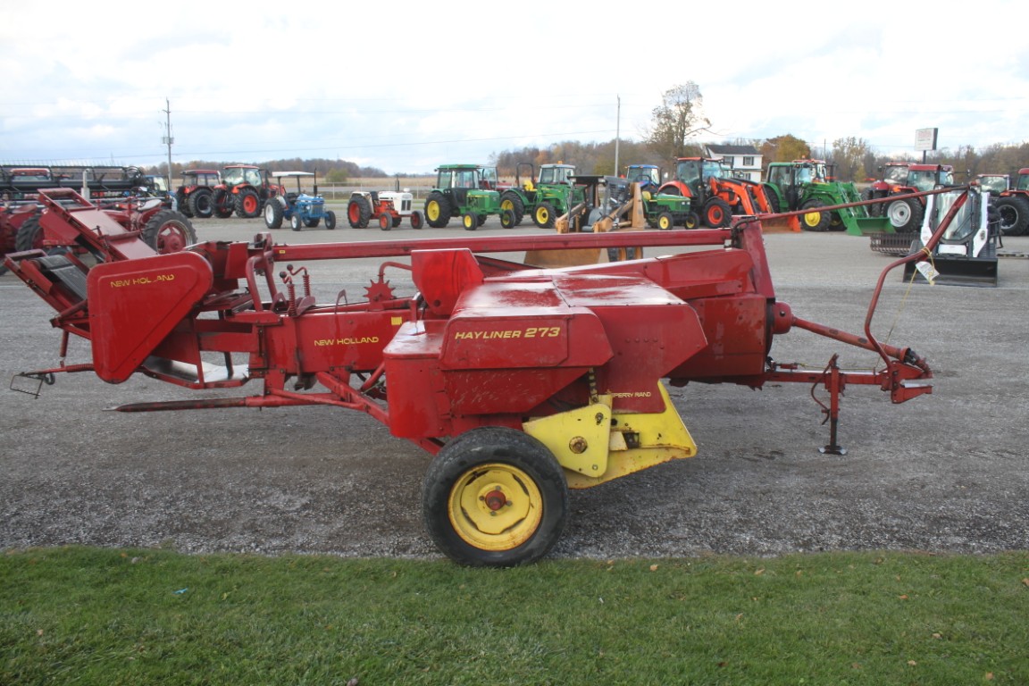 New Holland 273 small square baler, thrower, made in the USA - Image 5