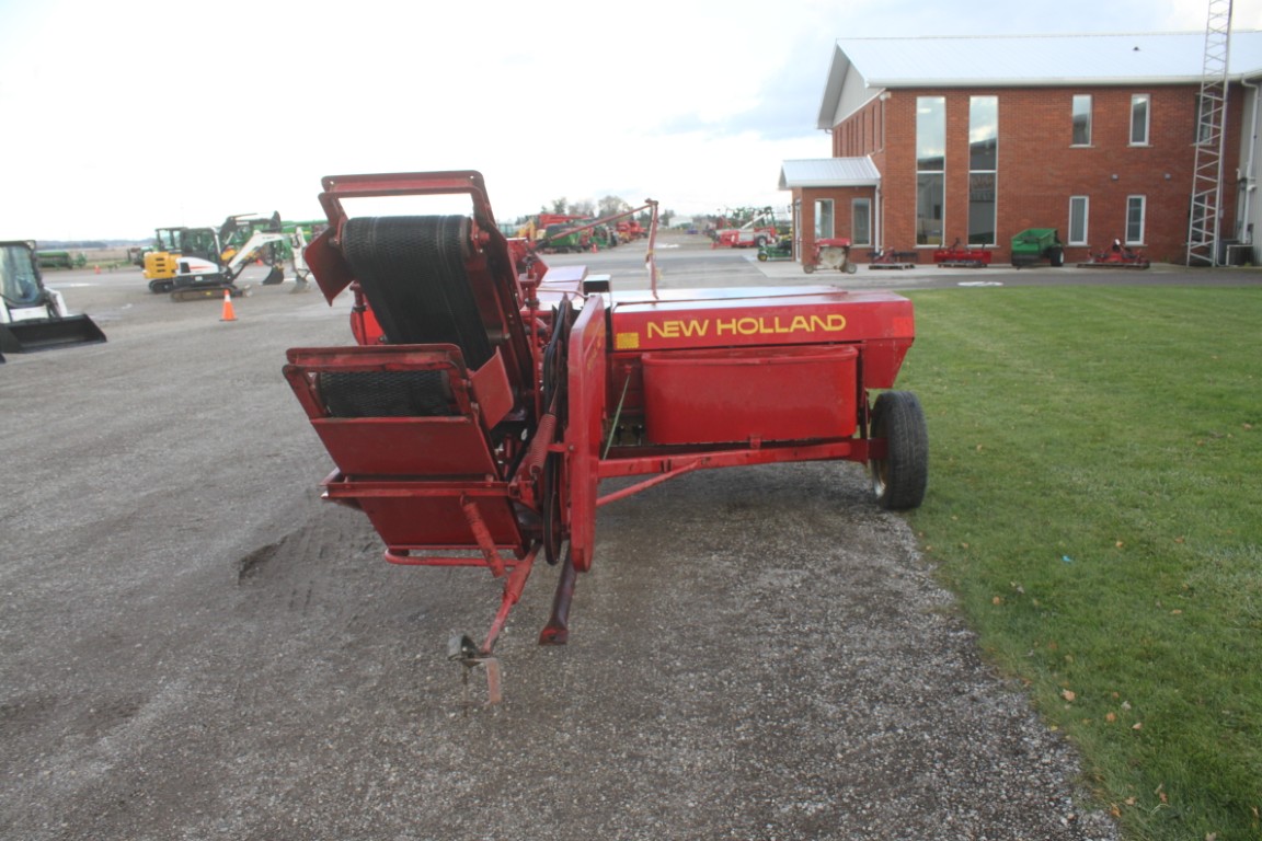New Holland 273 small square baler, thrower, made in the USA - Image 7
