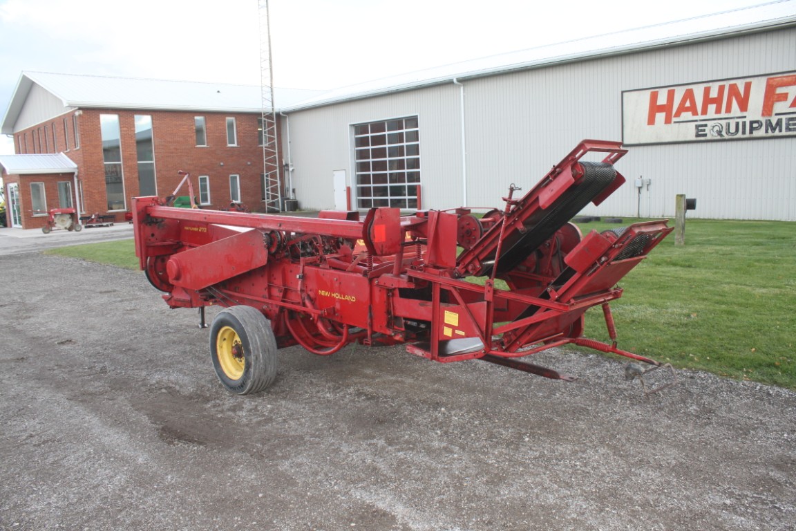 New Holland 273 small square baler, thrower, made in the USA - Image 8
