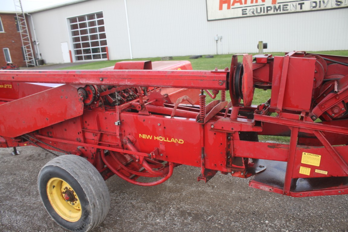 New Holland 273 small square baler, thrower, made in the USA - Image 9