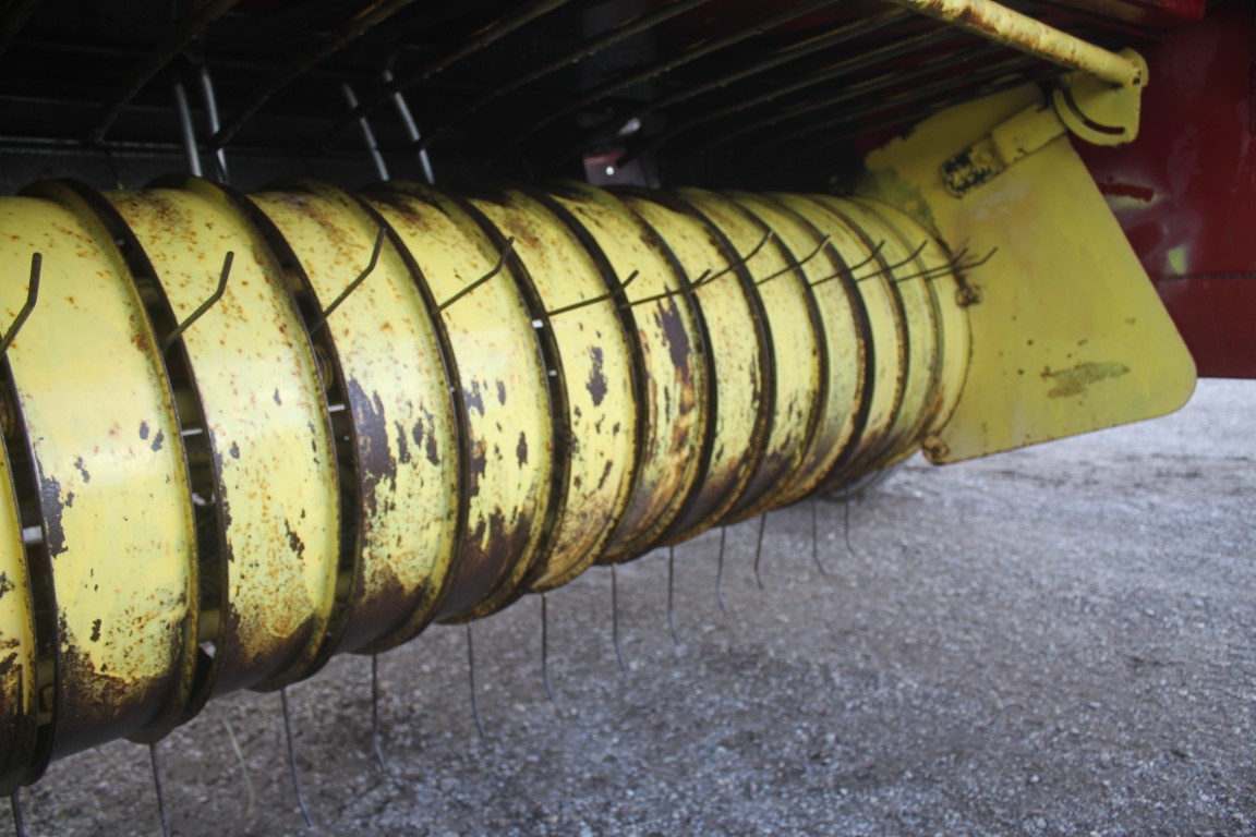 New Holland 273 small square baler, thrower, made in the USA - Image 13