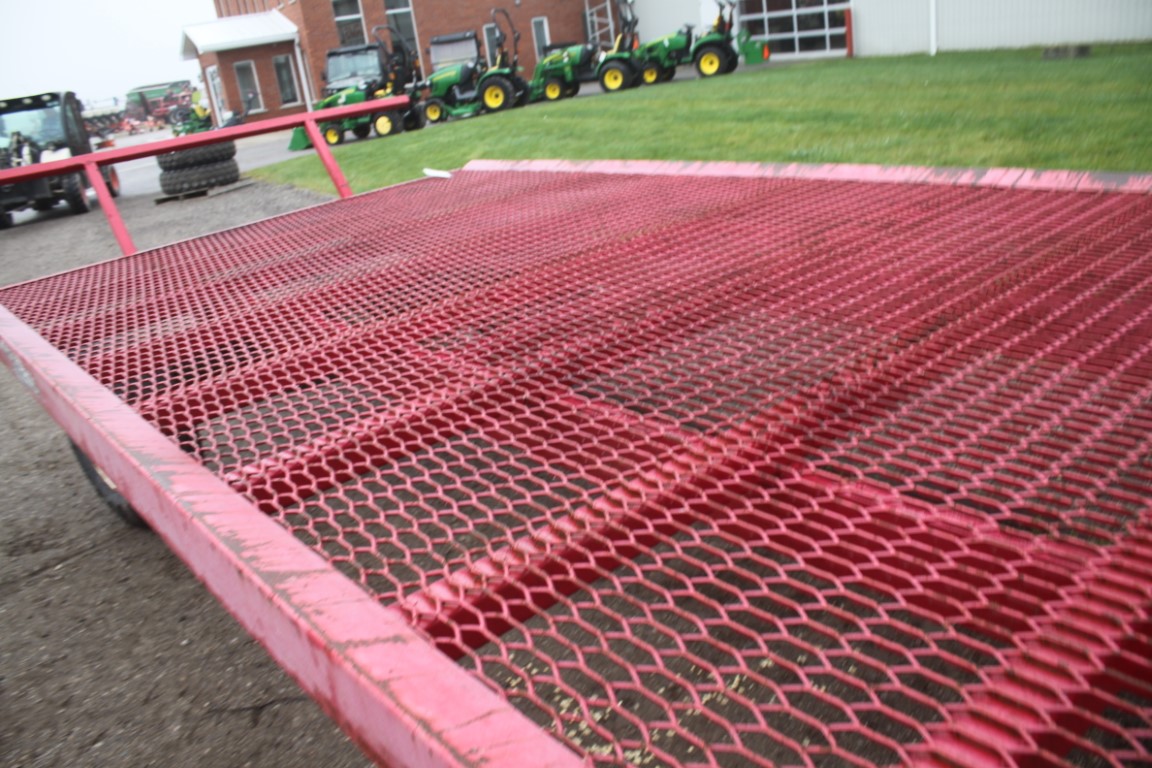 JBM 20' mesh hay wagon - Image 7