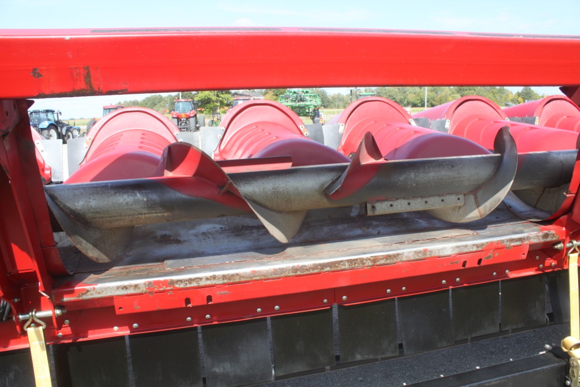 Case/Int 4208 8 row chopping corn head, knife rolls, hyd deck plates, Flagship hook up - Image 12