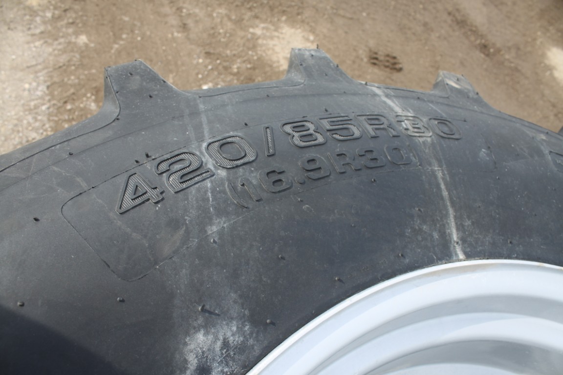 Tanli set of two 420/85R30 agRadial R-1W tires on rims - Image 7