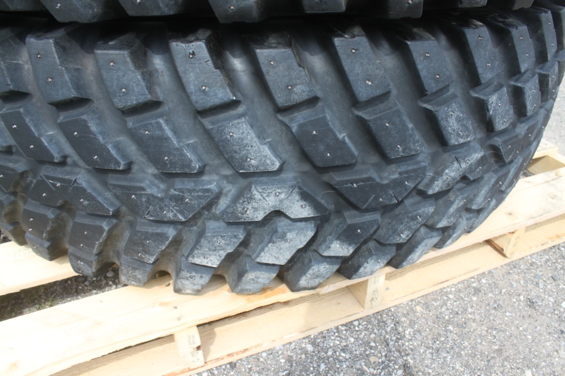 Nokian pair of 480/80R34 tires - Image 7