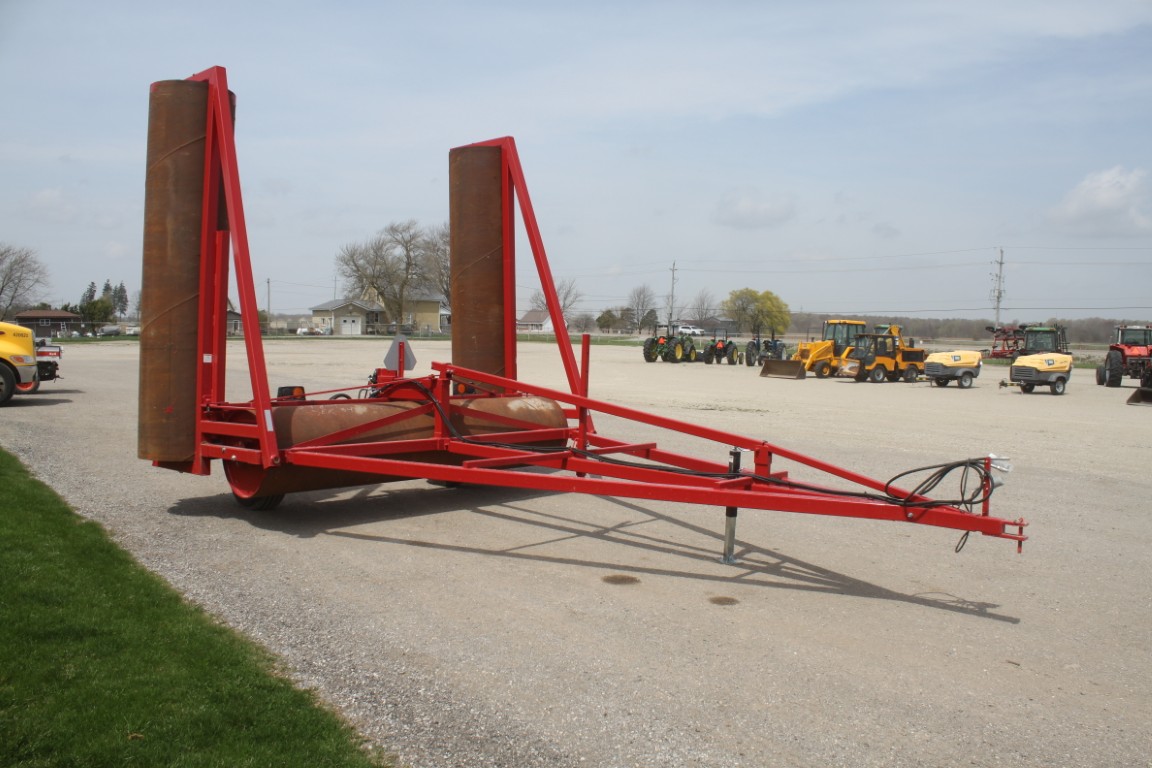 R & R 34' hydraulic land roller, lights, hwy service 12 ply tires - Image 3