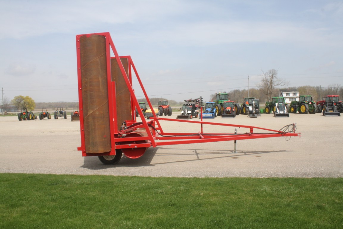 R & R 34' hydraulic land roller, lights, hwy service 12 ply tires - Image 4