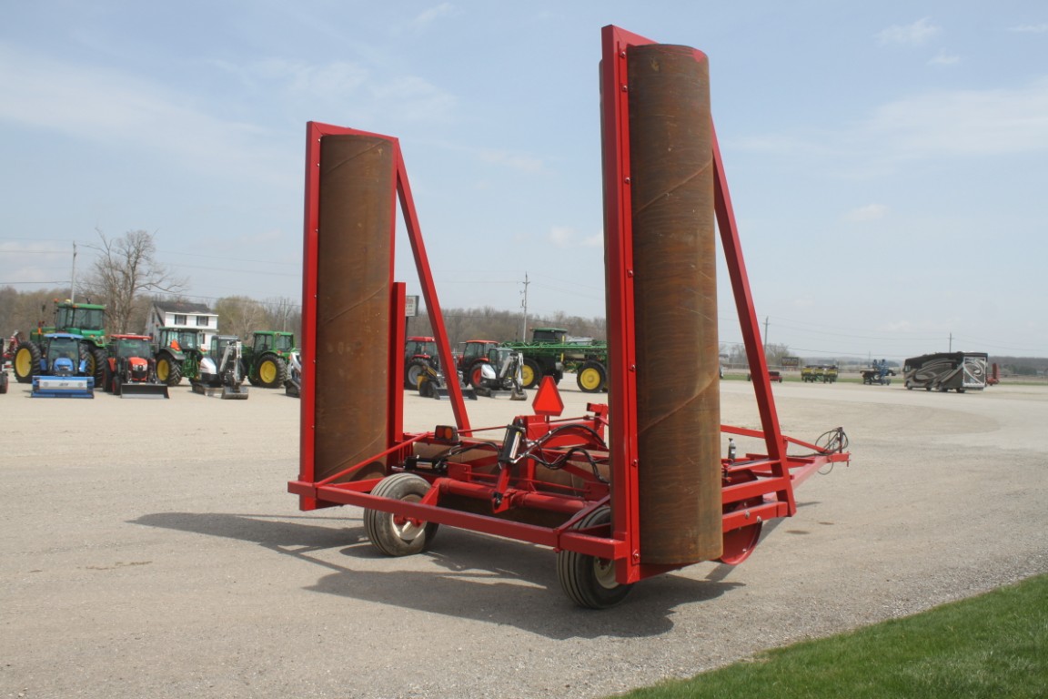 R & R 34' hydraulic land roller, lights, hwy service 12 ply tires - Image 5