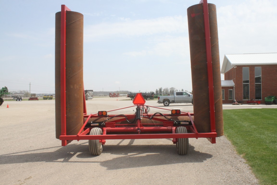 R & R 34' hydraulic land roller, lights, hwy service 12 ply tires - Image 6