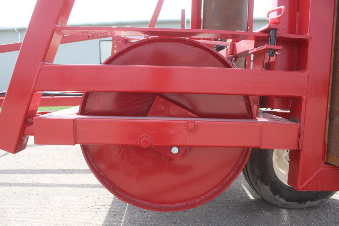 R & R 34' hydraulic land roller, lights, hwy service 12 ply tires - Image 11