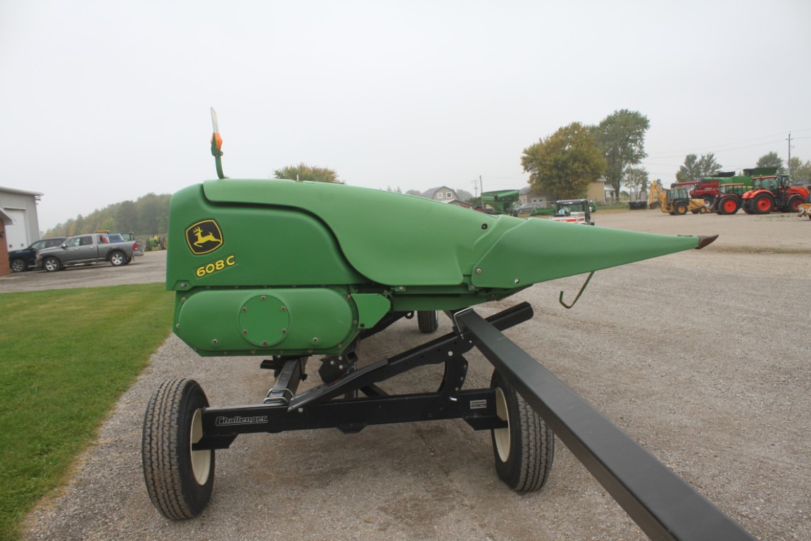 JD 608C 8 row corn head, knife rolls, hyd deck plates, Yetter stalk devastators, single point hookup - Image 3
