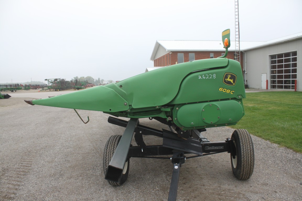 JD 608C 8 row corn head, knife rolls, hyd deck plates, Yetter stalk devastators, single point hookup - Image 7