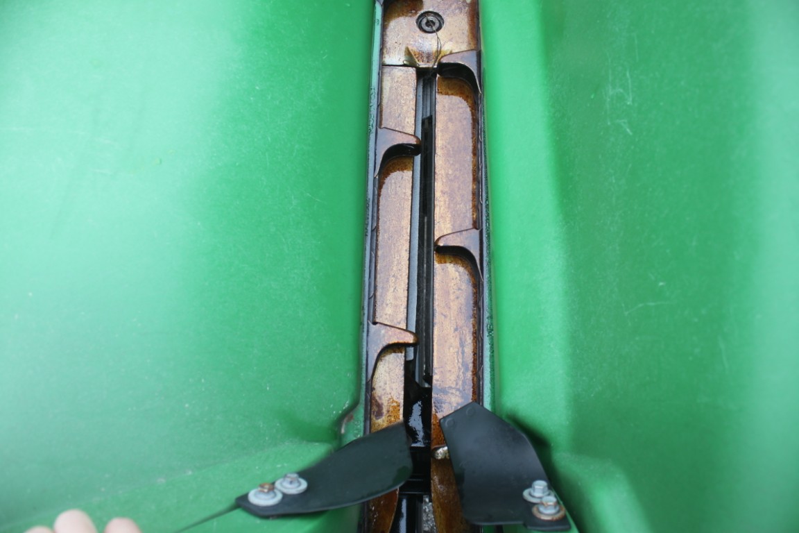 JD 608C 8 row corn head, knife rolls, hyd deck plates, Yetter stalk devastators, single point hookup - Image 10