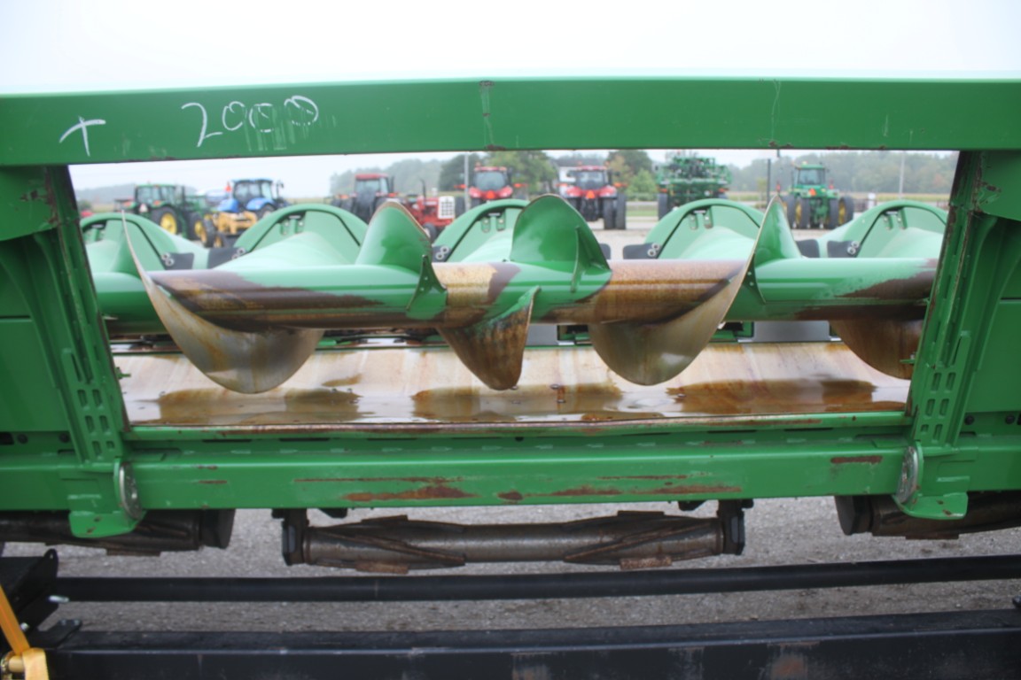 JD 608C 8 row corn head, knife rolls, hyd deck plates, Yetter stalk devastators, single point hookup - Image 14