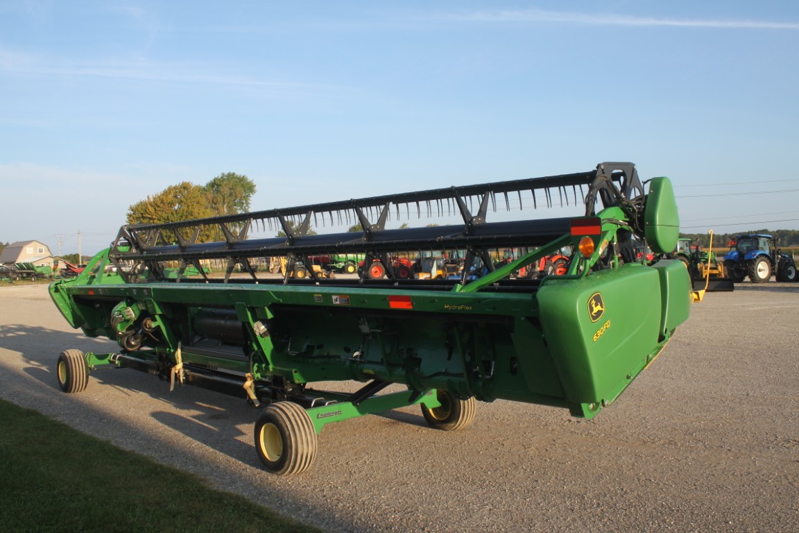 JD 630FD 30' flex draper head, double drive knife, Lankota short dividers, spare knife - Image 3