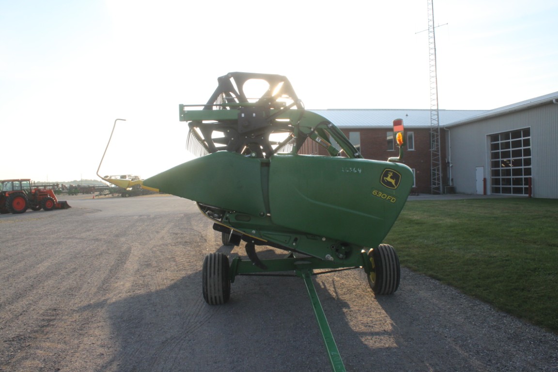 JD 630FD 30' flex draper head, double drive knife, Lankota short dividers, spare knife - Image 6
