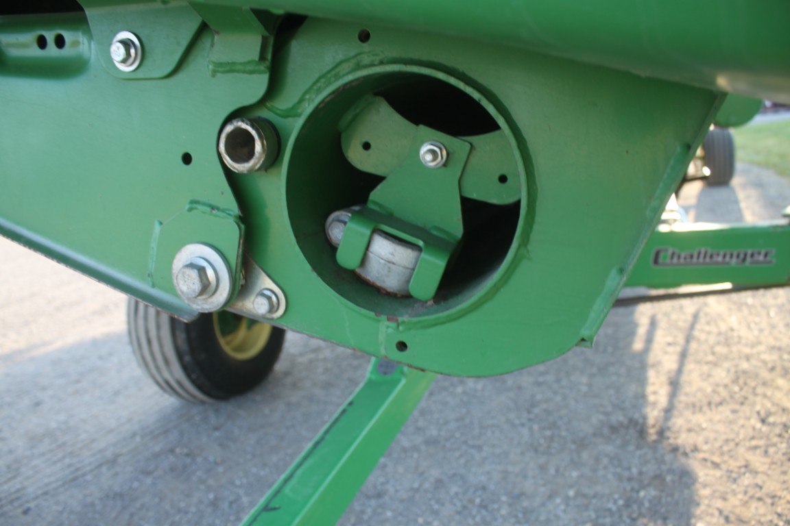 JD 630FD 30' flex draper head, double drive knife, Lankota short dividers, spare knife - Image 9