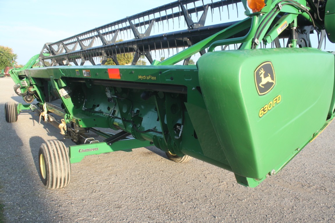 JD 630FD 30' flex draper head, double drive knife, Lankota short dividers, spare knife - Image 15