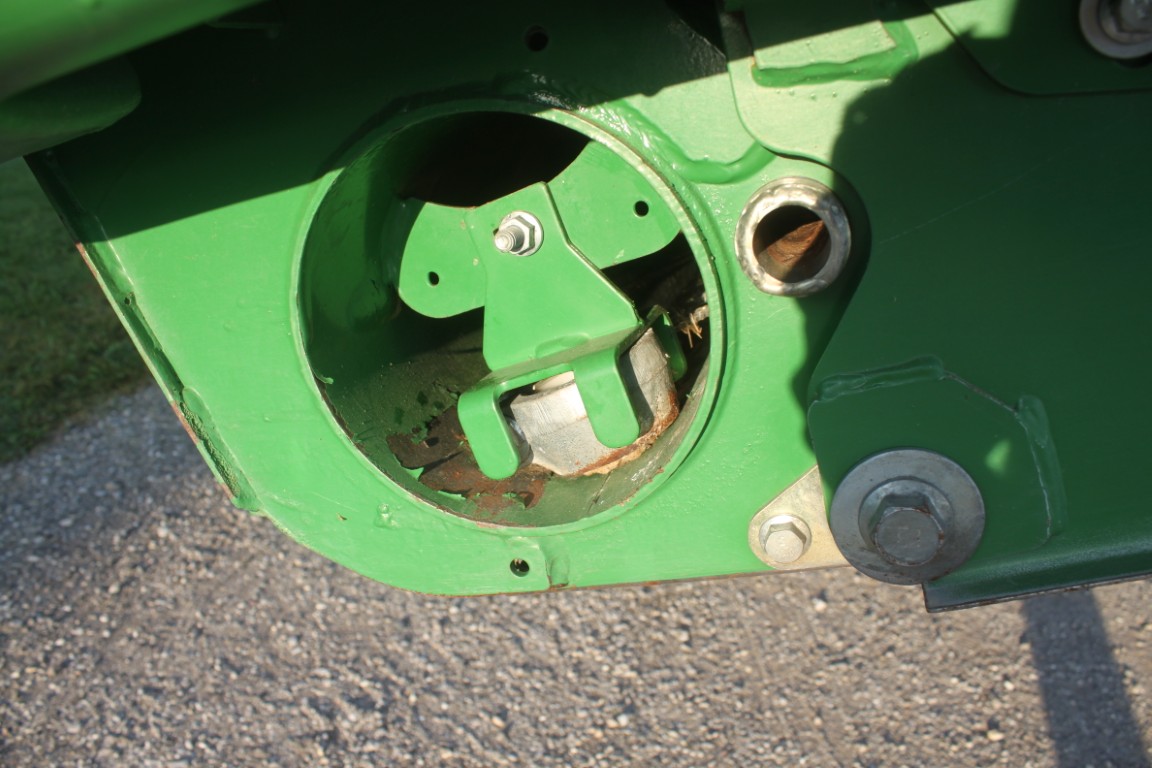 JD 630FD 30' flex draper head, double drive knife, Lankota short dividers, spare knife - Image 17