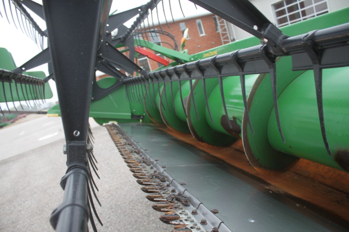 JD 635F 35' flex head, full finger auger, single point - Image 12