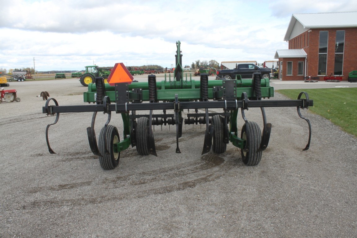 Glencoe SS7400 7 shank soil saver, walking tandems, auto reset, leveling bar - Image 7