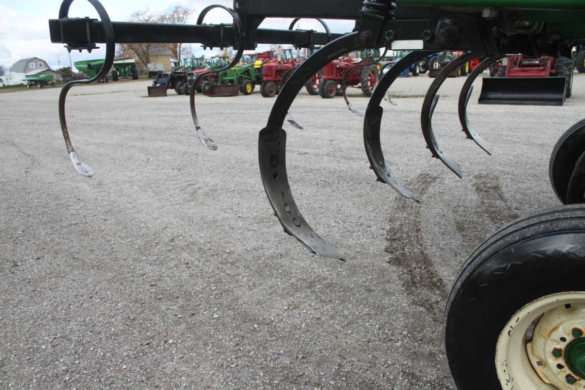 Glencoe SS7400 7 shank soil saver, walking tandems, auto reset, leveling bar - Image 17