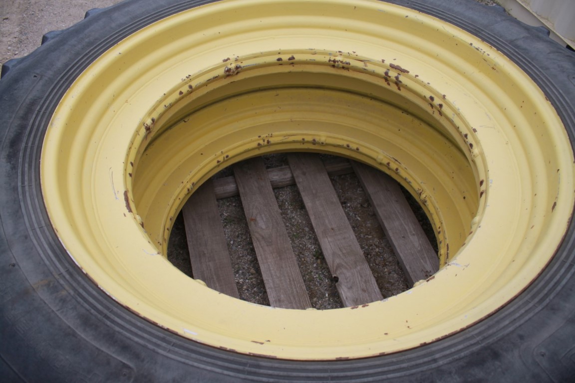 JD 14.9R46, single bevel rim, yellow - Image 3