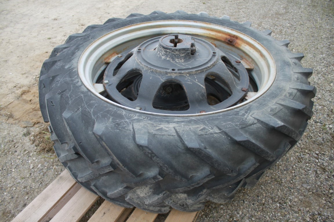 12.4x42 bais R&P axle main at 70%, cast center with 8 clamps - Image 3