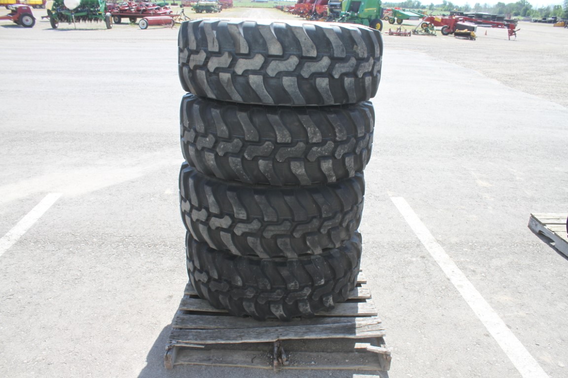 Dunlop Set of 4 365/70R18 tires on 8 bolt steel Kubota OEM rim, 90% tread, 8 3/4"pilot, 10 3/4" bolt circle - Image 3