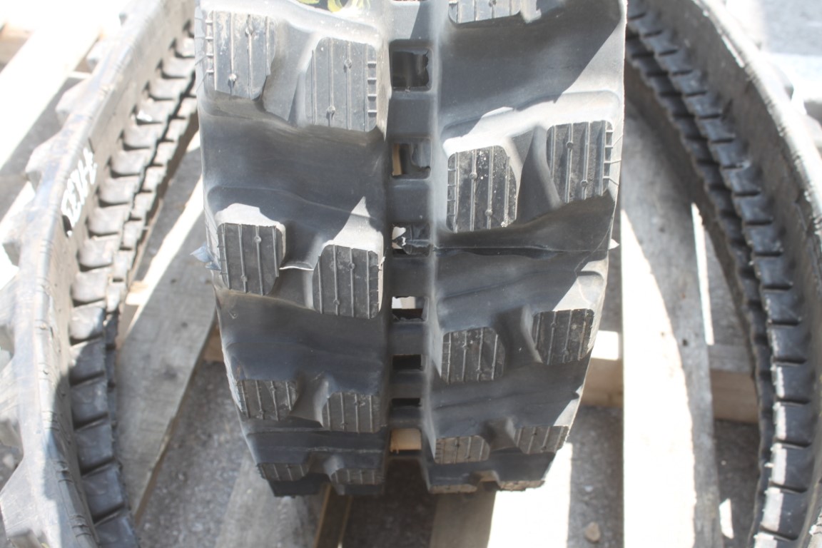 pair of tracks - Image 5