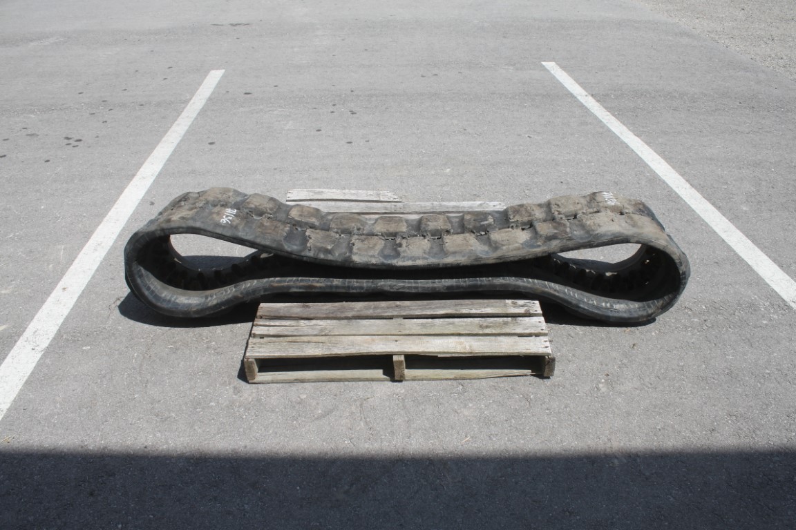 1 used track to fit a Kubota SVL 75 track skidsteer - Image 3