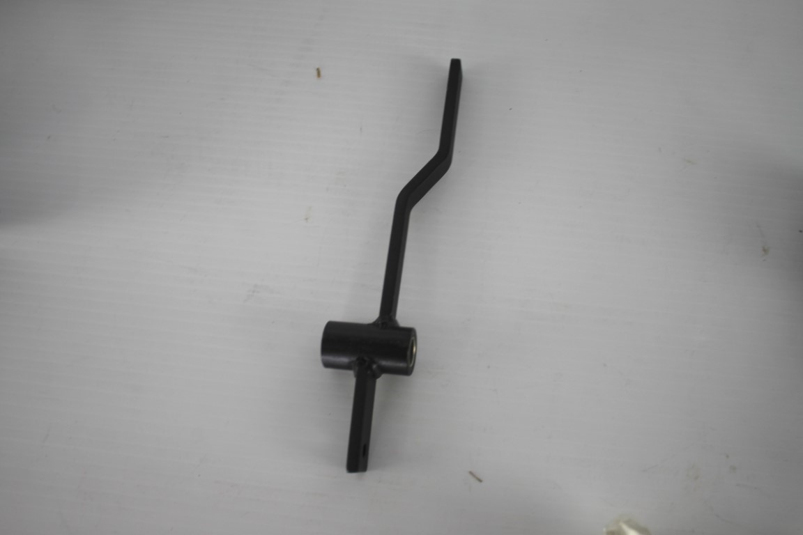 一 Kubota hydraulic rear remote, w/ line & lever, kit M9233 - Image 3