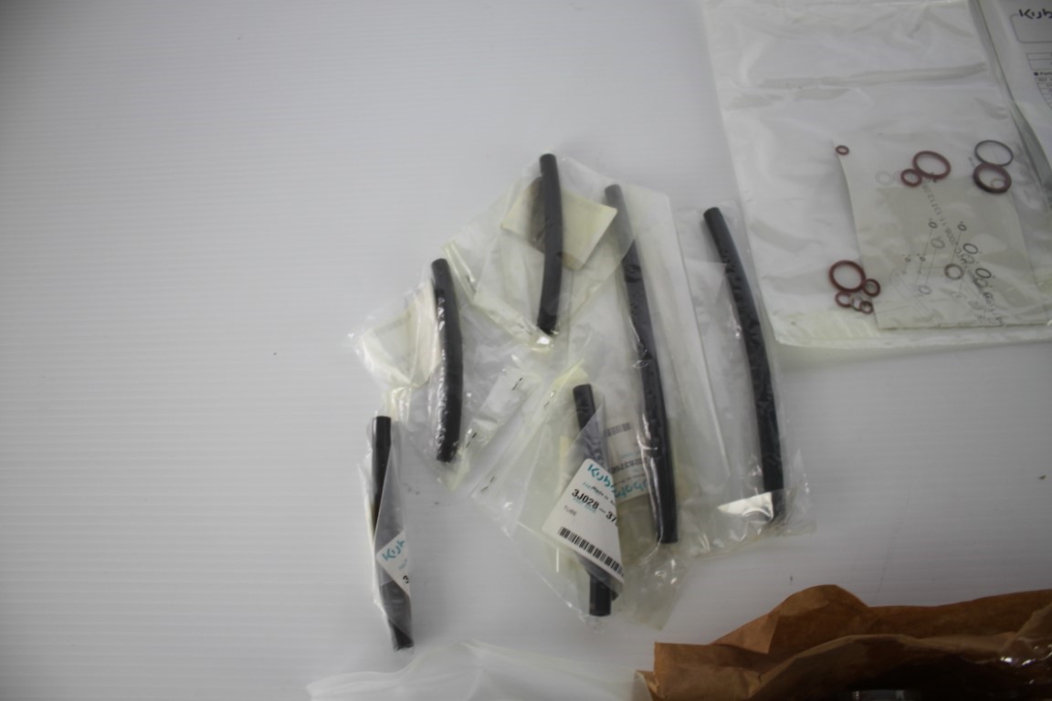 一 Kubota remote control valve (5th) kit for M7 series tractor - Image 3