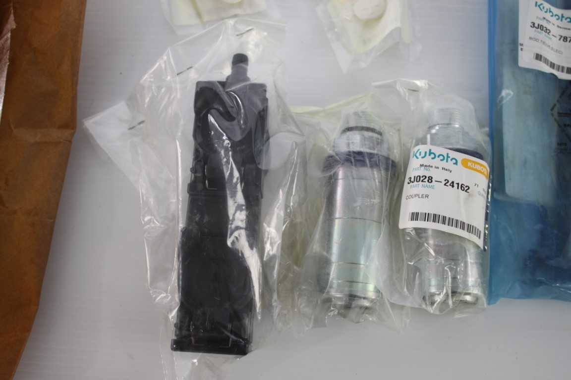 一 Kubota remote control valve (5th) kit for M7 series tractor - Image 4