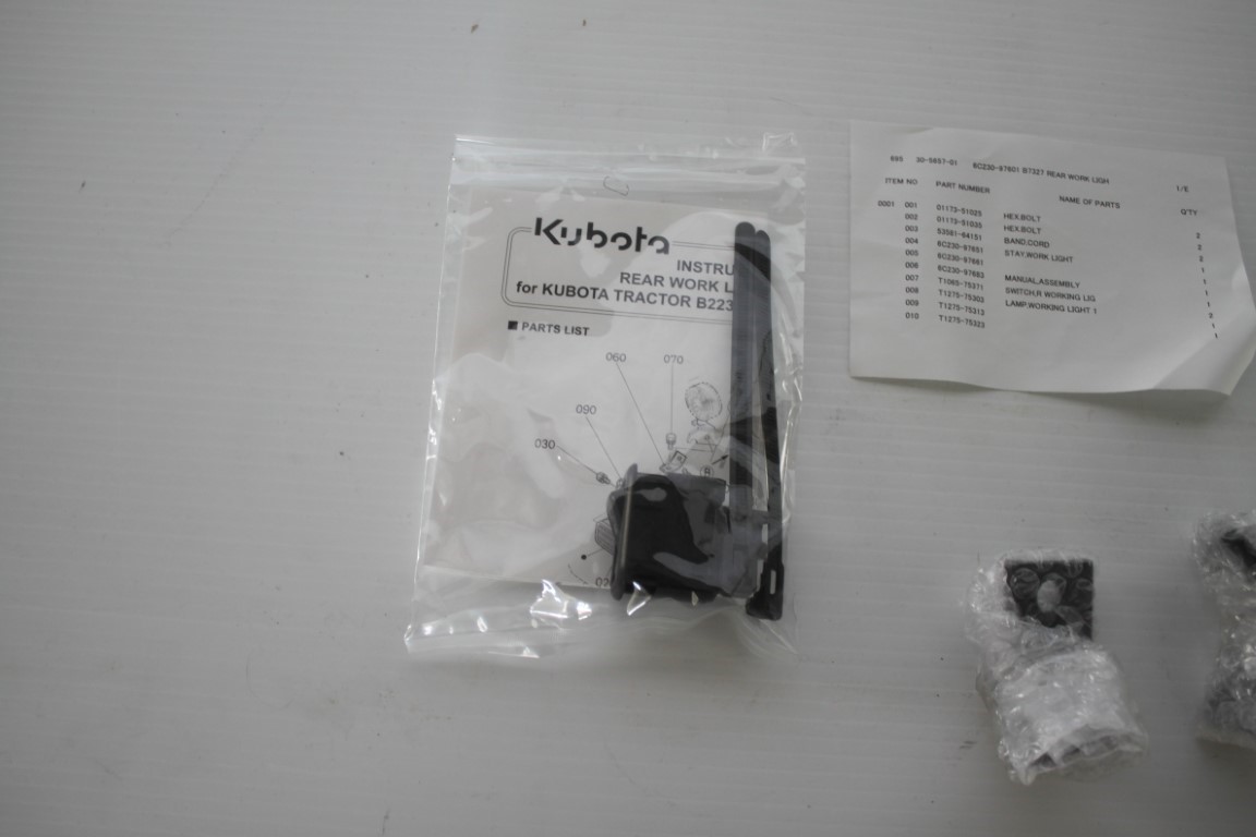 一 Kubota rear work light kit (6C230-97601) for Kubota Tractor B2230 / B2530 / B3000 / B3030 (CAB Type) - Image 4
