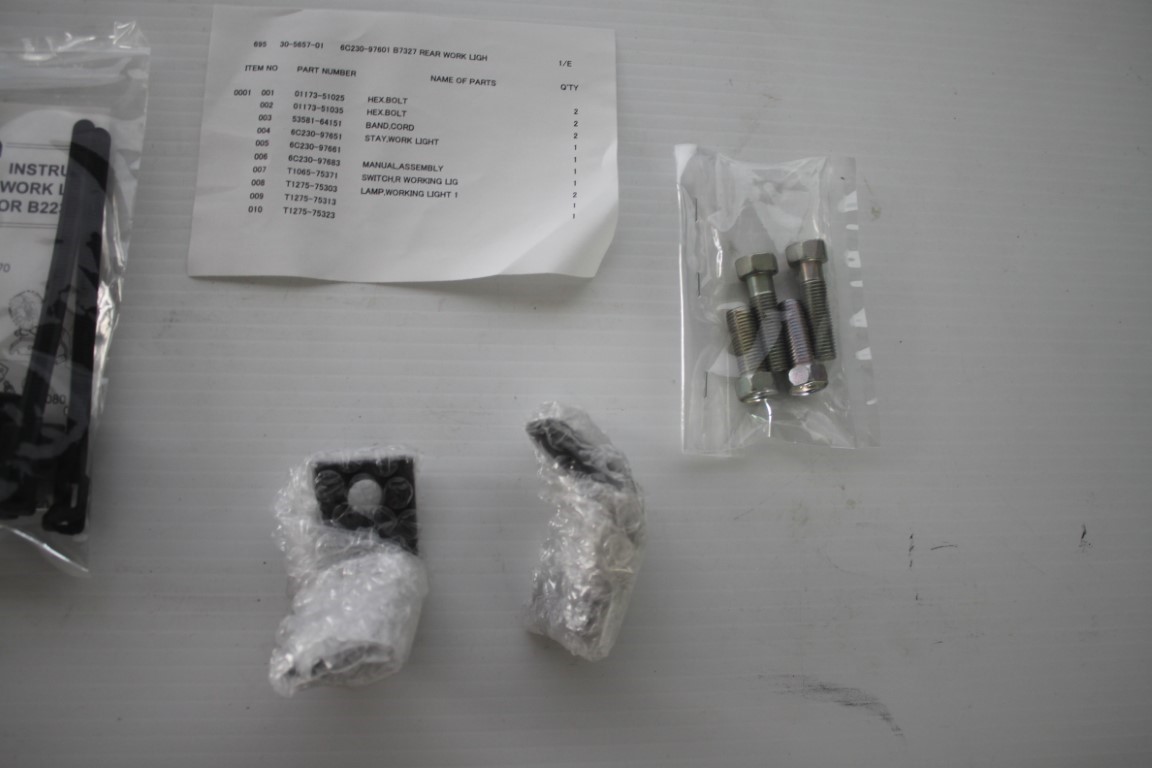 一 Kubota rear work light kit (6C230-97601) for Kubota Tractor B2230 / B2530 / B3000 / B3030 (CAB Type) - Image 5