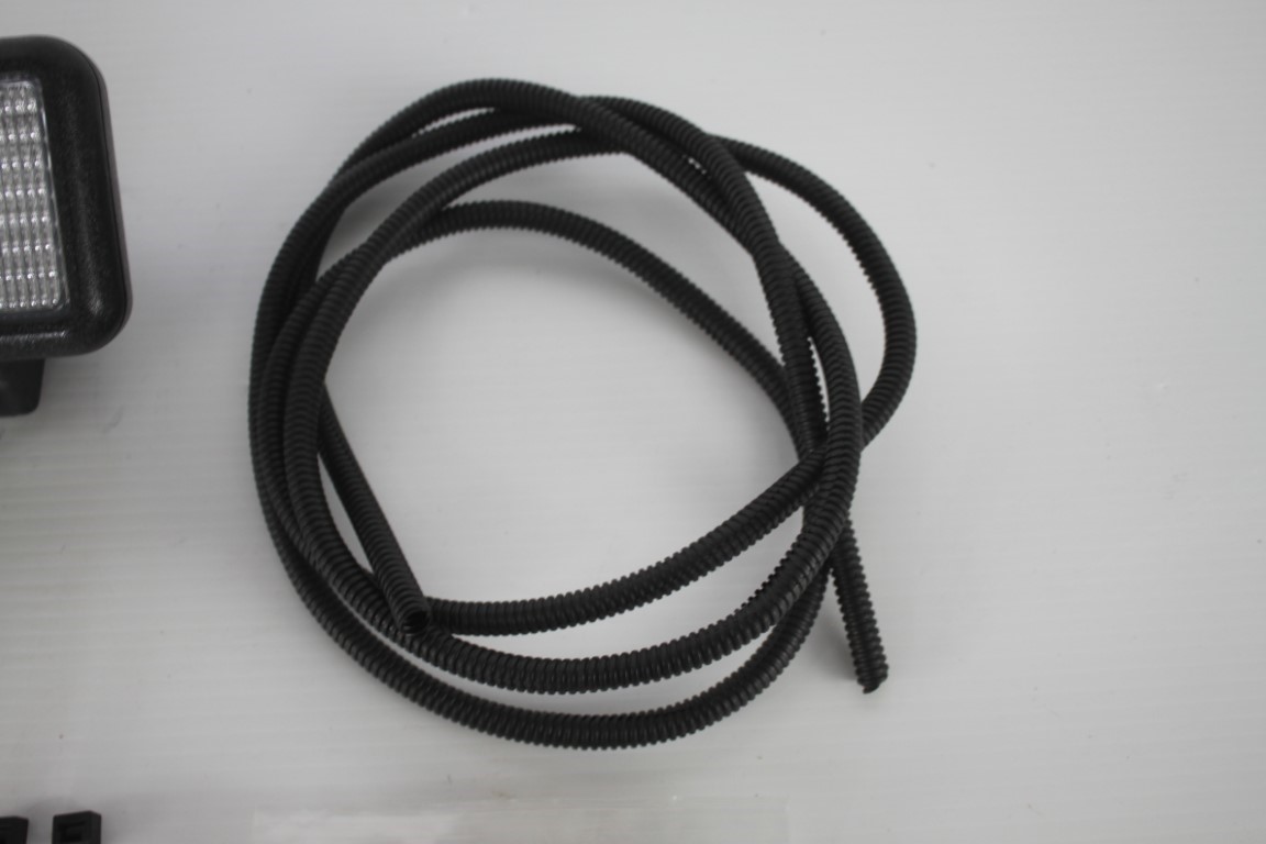 一 Kubota work light kit for metal top or cab, part number V4239 - Image 3