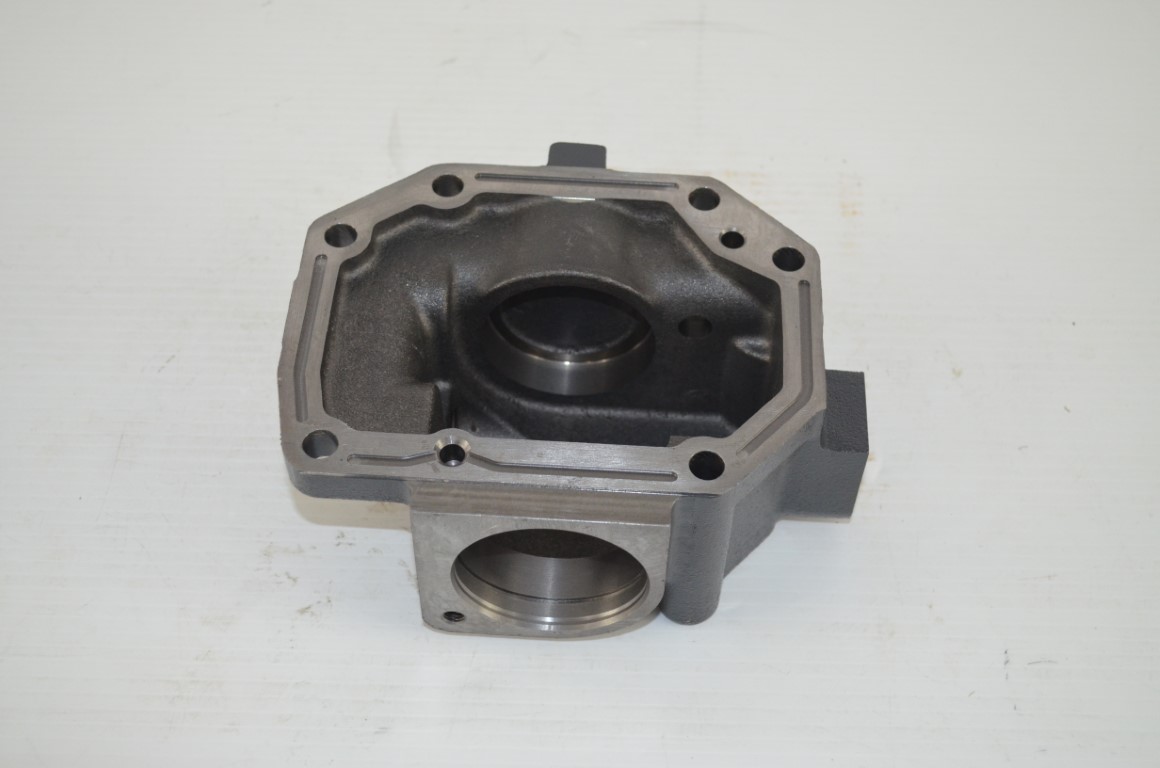 一 Kubota tractor casting, part number TD170-26262 - Image 5