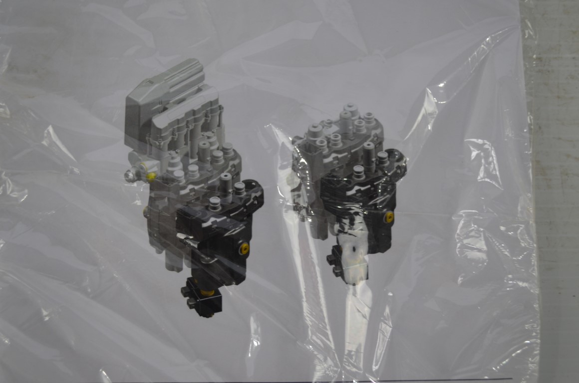 一 Alo hydraulic vavle and electric drive, LCS professional joystick, NEW, part number M6553 - Image 10