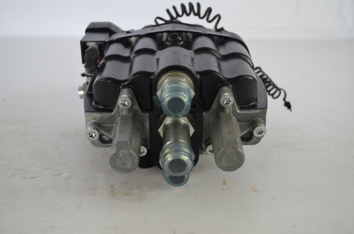 一 Alo hydraulic vavle and electric drive, LCS professional joystick, NEW, part number M6553 - Image 13