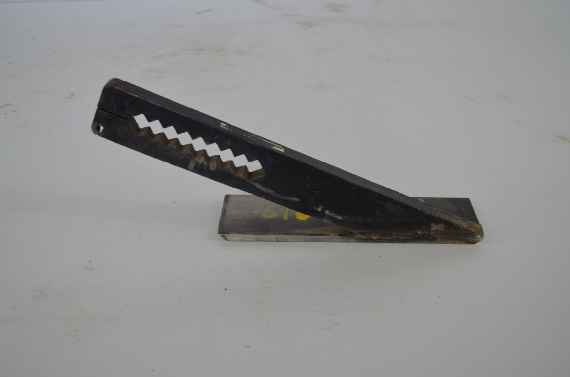 一 Pronovost left snowblower skid shoe, part number 110-24812 - Image 3