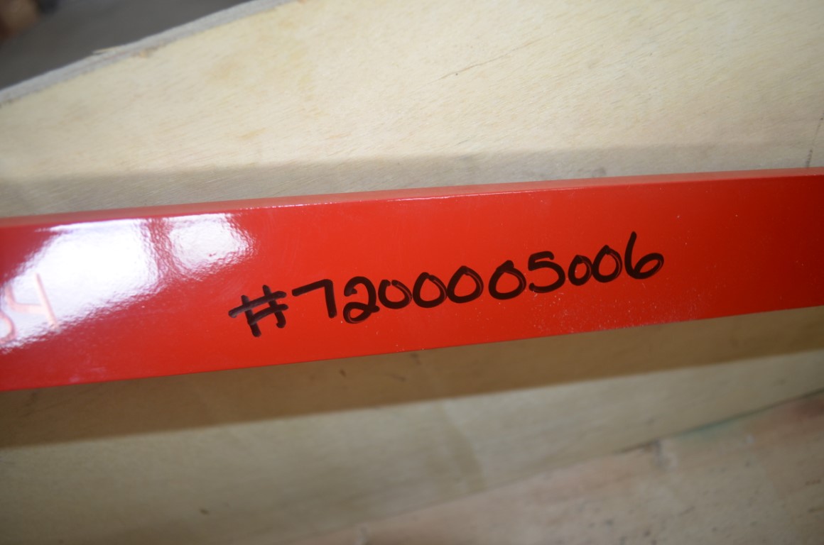 一 Kubota hitch bracket, part number 720005006 (902666) - Image 7