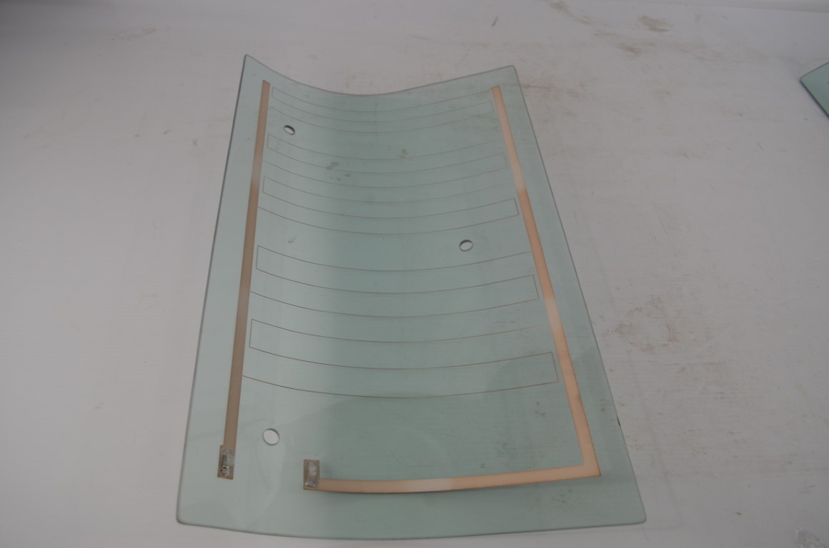 一 Kubota L3710-L5740 window, part number L8331 - Image 5