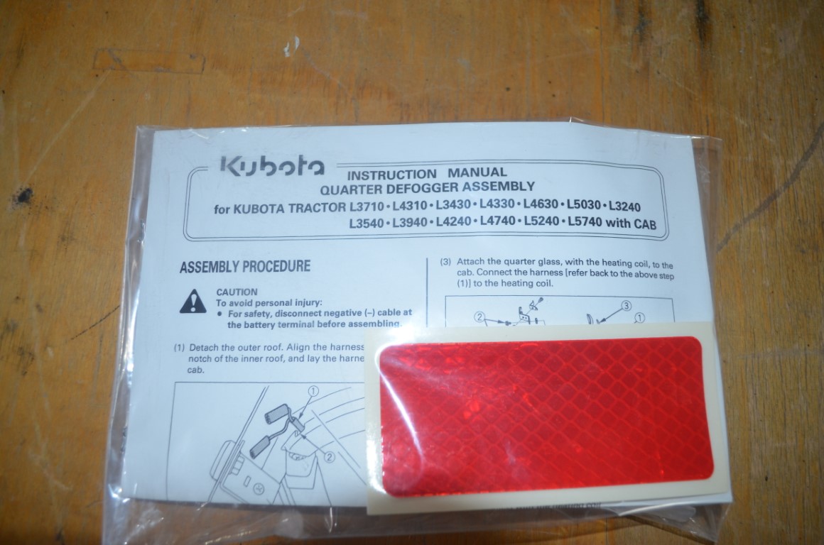 一 Kubota L3710-L5740 window, part number L8331 - Image 8