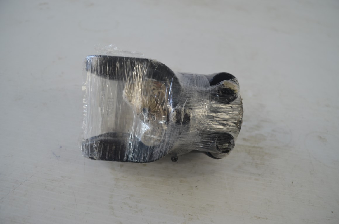 一 Pronovost shear pin yoke, part number 8221 - Image 3
