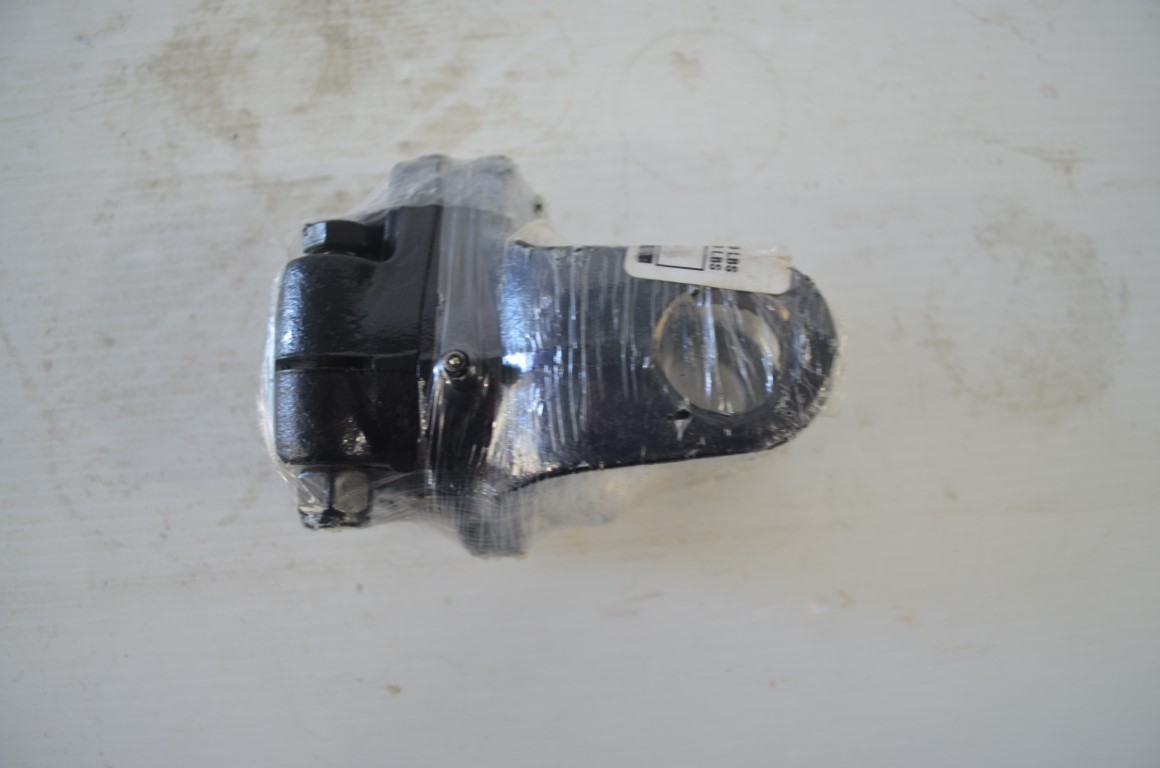 一 Pronovost shear pin yoke, part number 8221 - Image 4