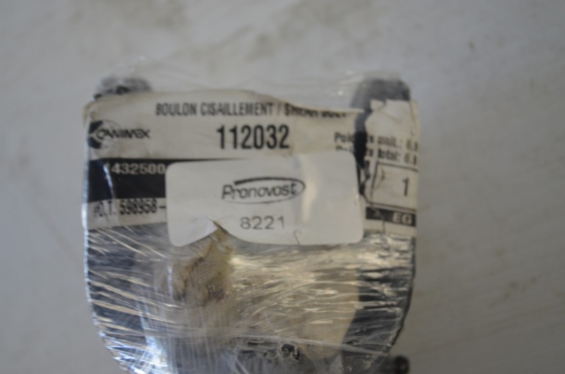 一 Pronovost shear pin yoke, part number 8221 - Image 6